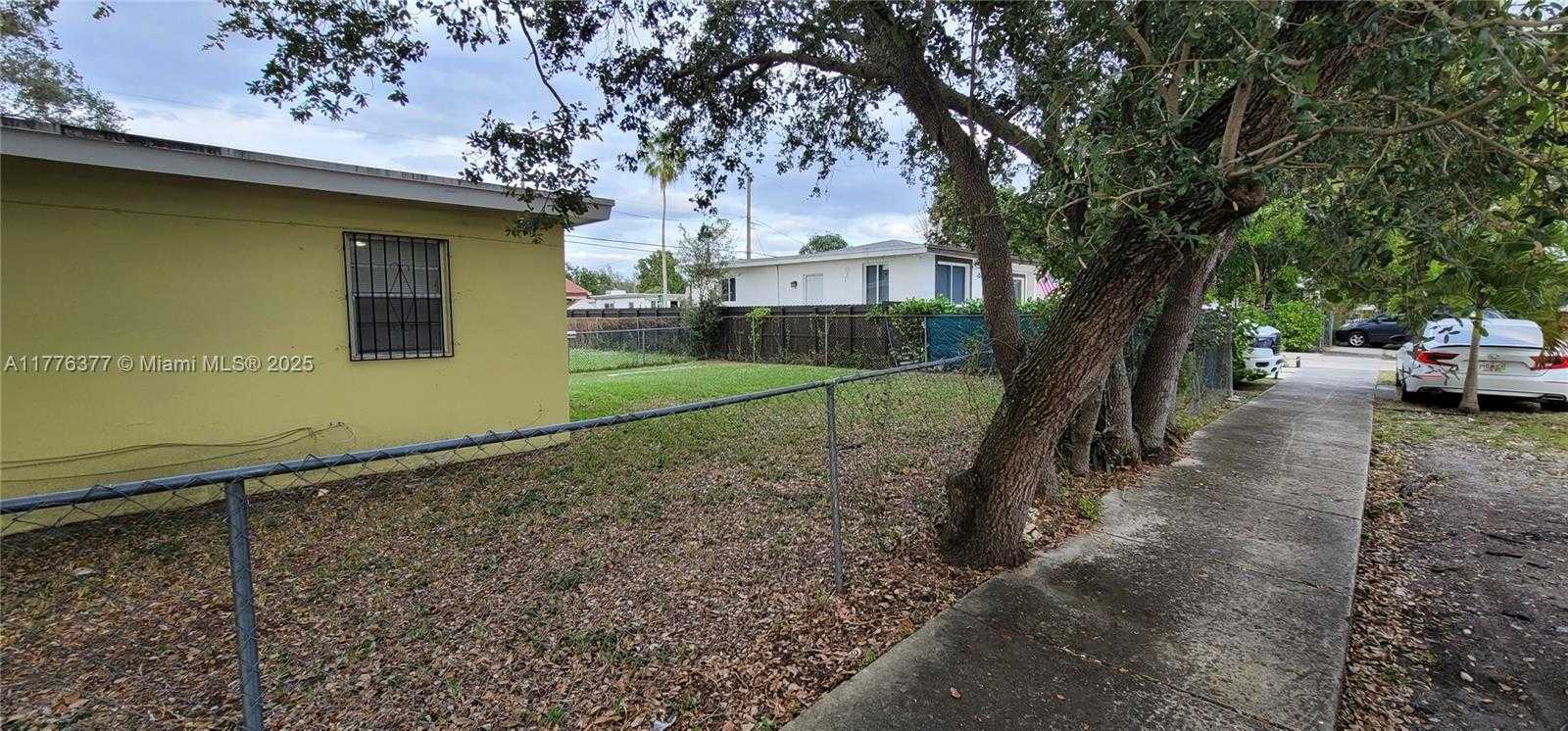 Small Image of 11275 NORTH WEST 17TH AVE, Miami Number 5