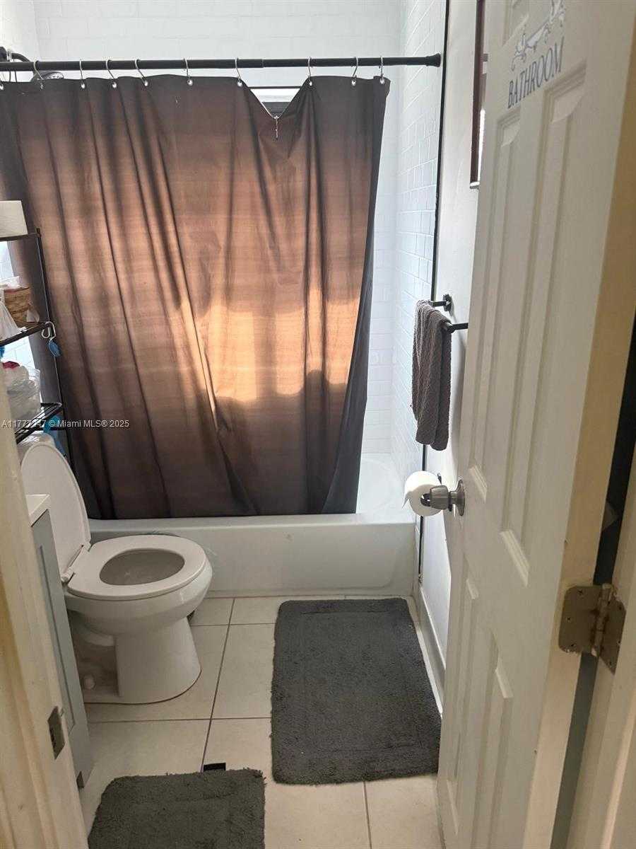 Small Image of 2469 NORTH WEST 35TH ST, Miami Number 17