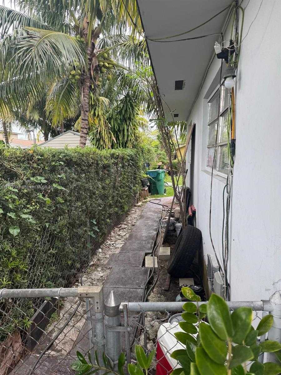 Small Image of 2917 NORTH WEST 23RD AVE, Miami Number 16