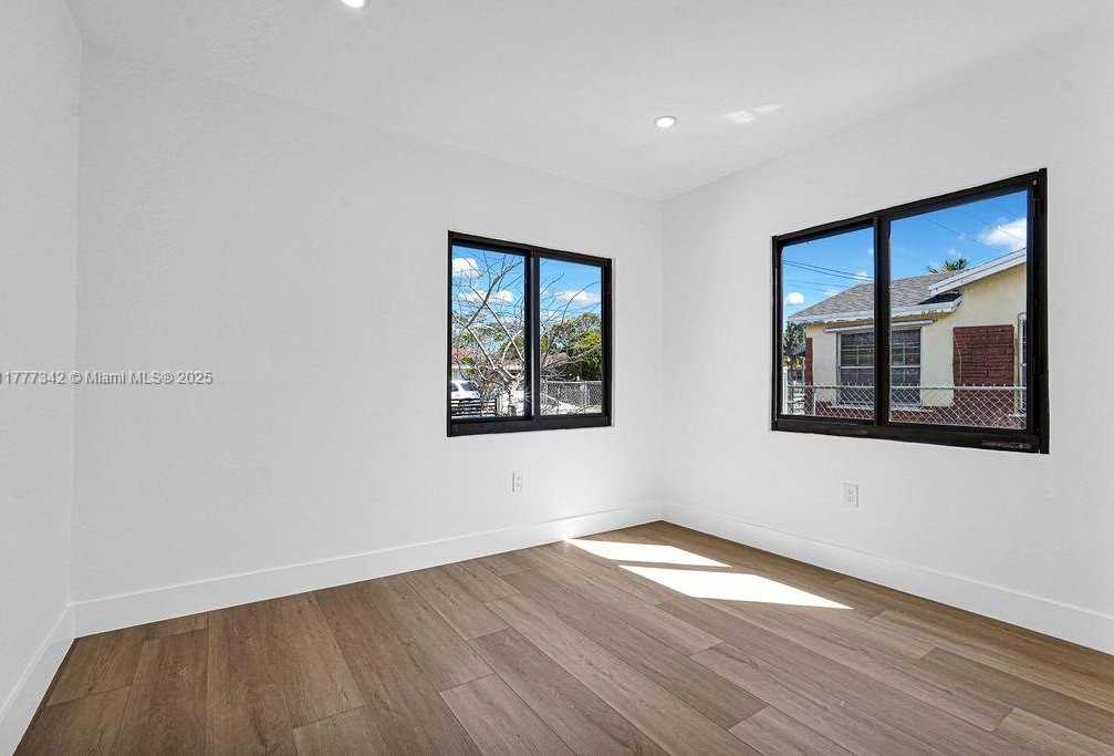 Small Image of 3040 NORTH WEST 13TH AVE, Miami Number 13