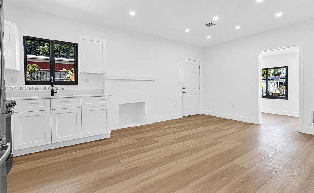 Small Image of 3040 NORTH WEST 13TH AVE, Miami Number 26
