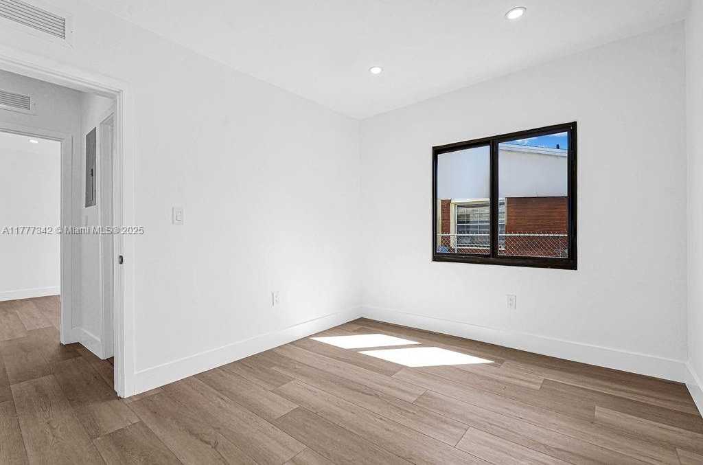 Small Image of 3040 NORTH WEST 13TH AVE, Miami Number 6
