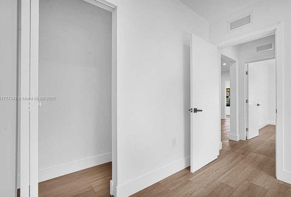 Small Image of 3040 NORTH WEST 13TH AVE, Miami Number 8