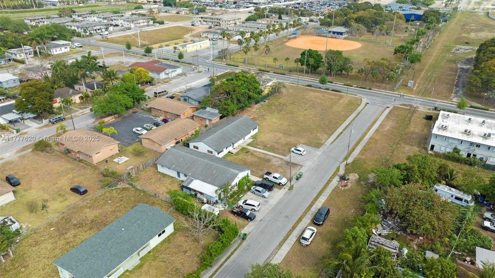 Small Image of 430 SOUTH WEST 10TH AVE #4, Homestead Number 12