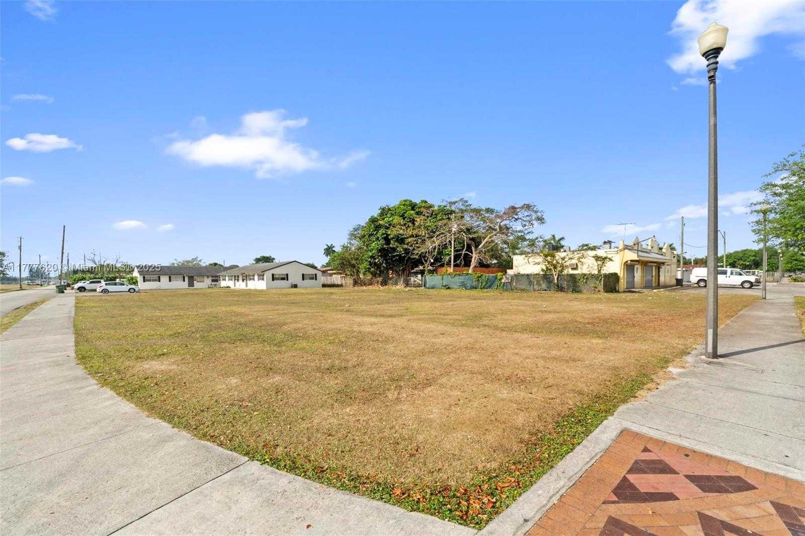 Small Image of 430 SOUTH WEST 10TH AVE #4, Homestead Number 13