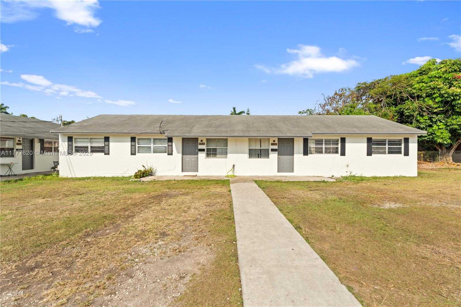 Small Image of 430 SOUTH WEST 10TH AVE #4, Homestead Number 2