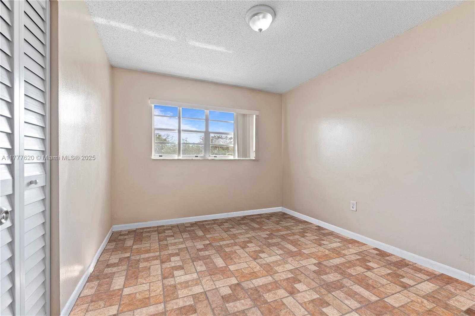Small Image of 430 SOUTH WEST 10TH AVE #4, Homestead Number 24