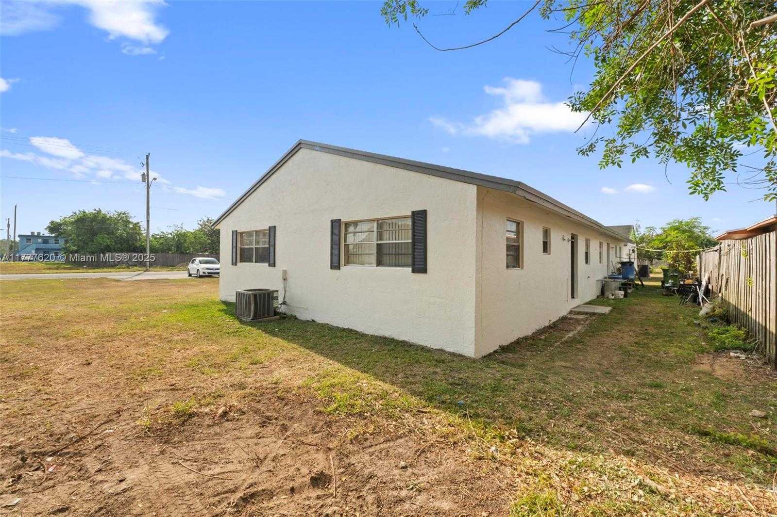 Small Image of 430 SOUTH WEST 10TH AVE #4, Homestead Number 3