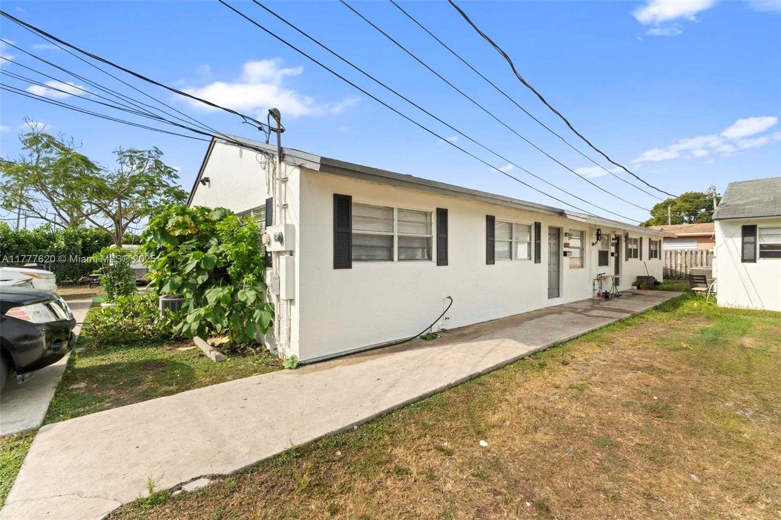 Small Image of 430 SOUTH WEST 10TH AVE #4, Homestead Number 5