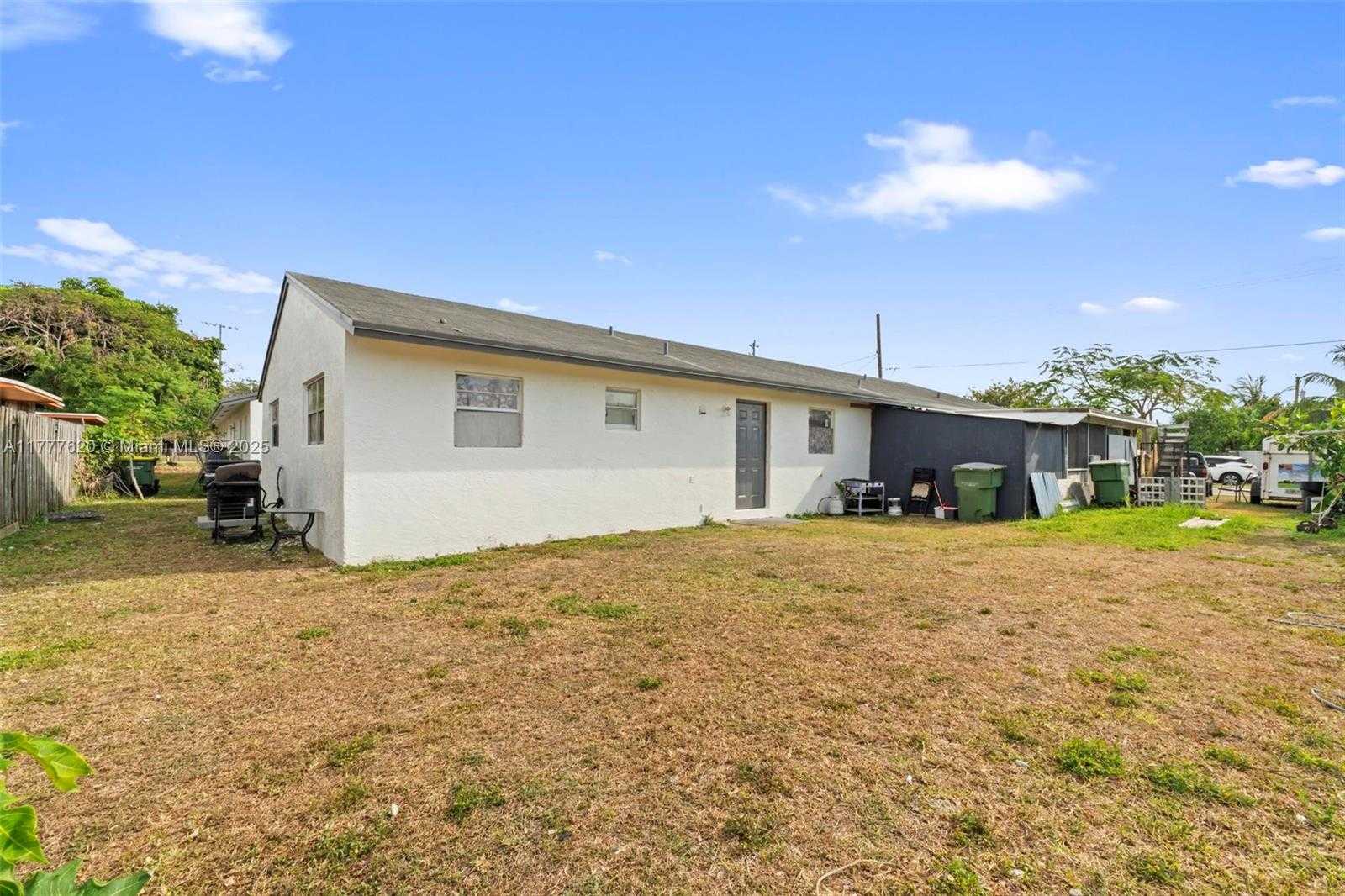 Small Image of 430 SOUTH WEST 10TH AVE #4, Homestead Number 6