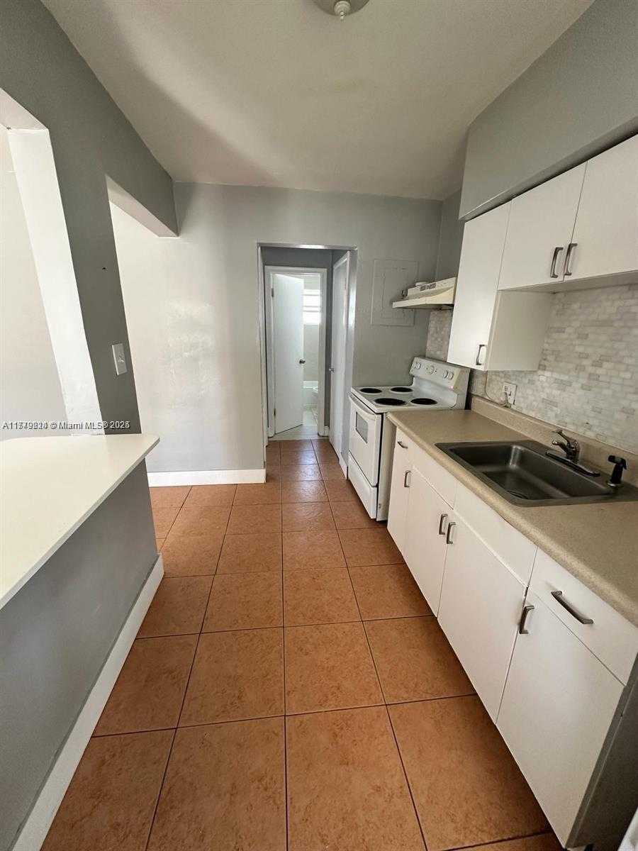 Small Image of 756 NORTH WEST 5TH ST, Hallandale Beach Number 11