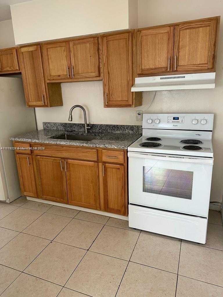Small Image of 756 NORTH WEST 5TH ST, Hallandale Beach Number 2