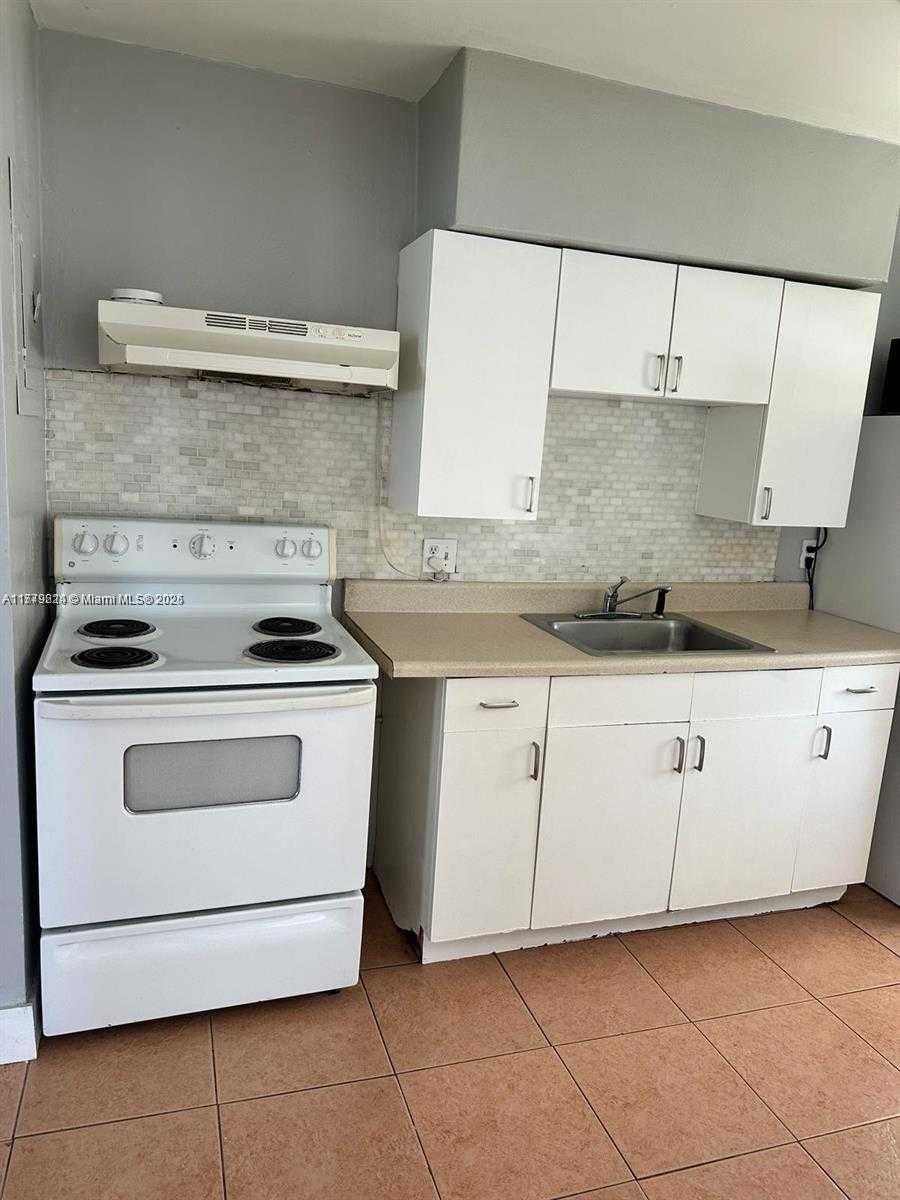 Small Image of 756 NORTH WEST 5TH ST, Hallandale Beach Number 9