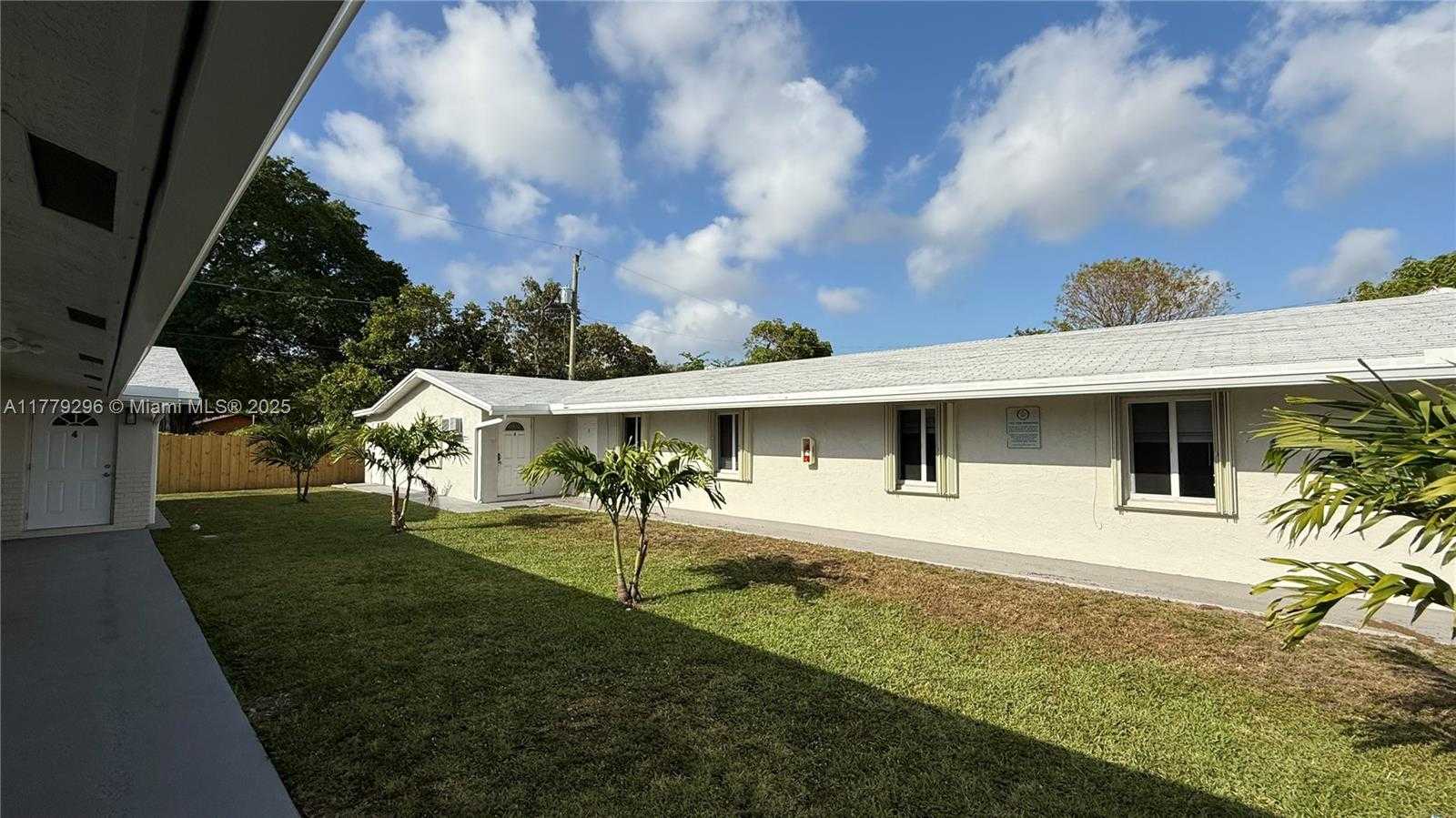Small Image of 220 NORTH WEST 12TH ST, Pompano Beach Number 10