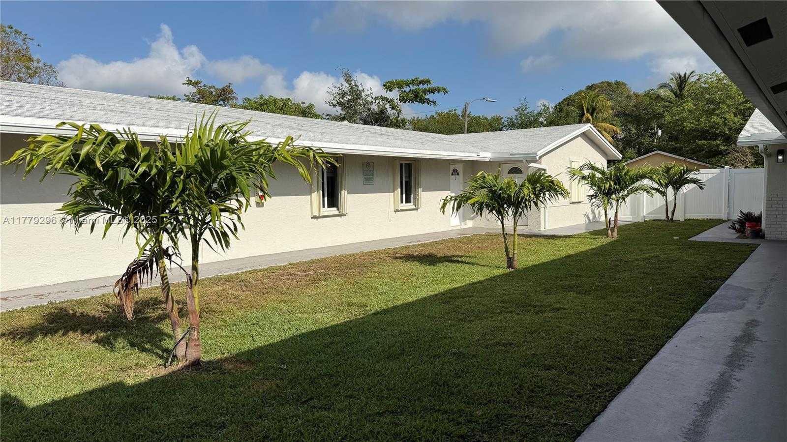 Small Image of 220 NORTH WEST 12TH ST, Pompano Beach Number 11