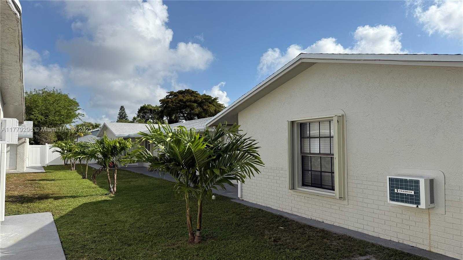 Small Image of 220 NORTH WEST 12TH ST, Pompano Beach Number 13
