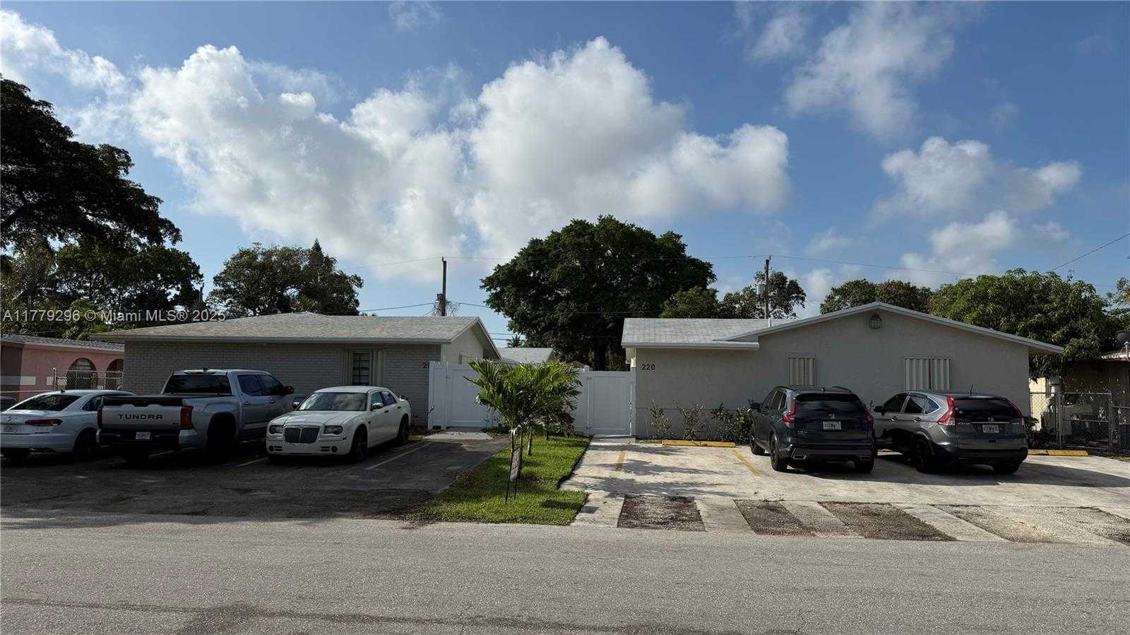 Small Image of 220 NORTH WEST 12TH ST, Pompano Beach Number 3