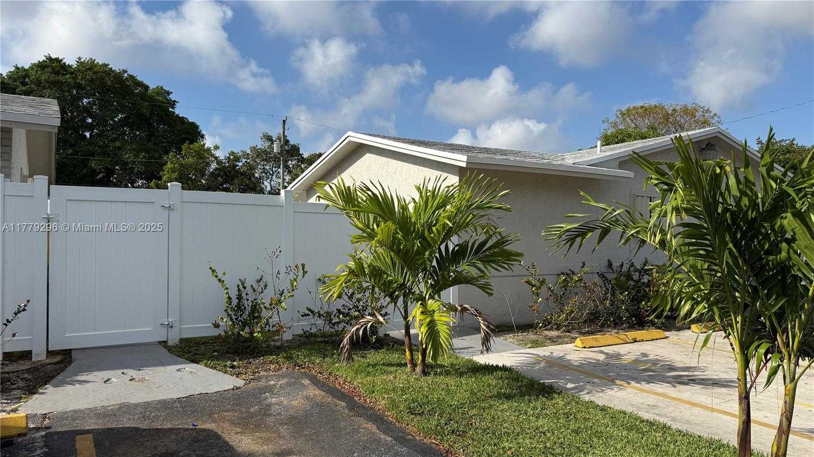 Small Image of 220 NORTH WEST 12TH ST, Pompano Beach Number 7