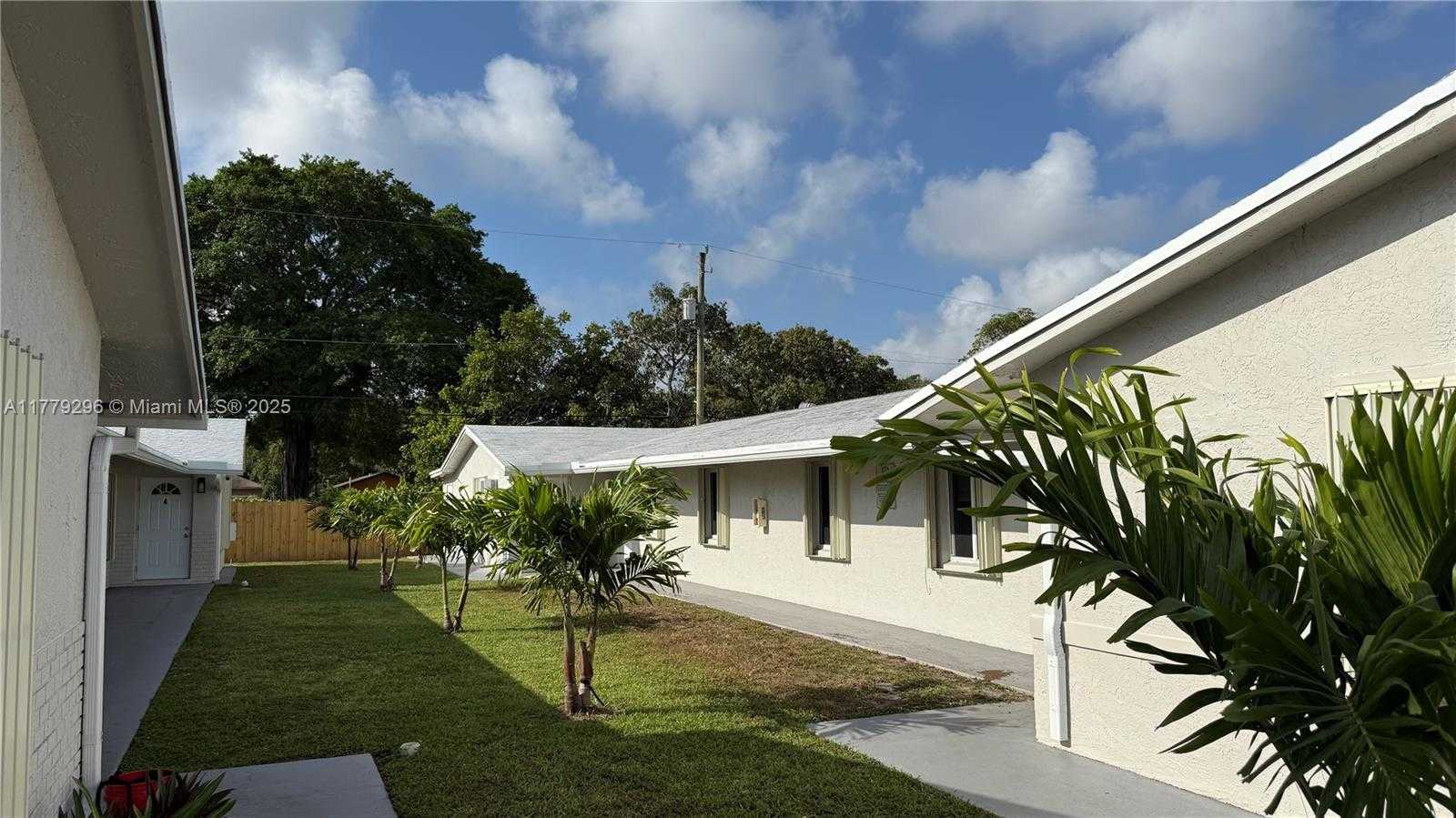 Small Image of 220 NORTH WEST 12TH ST, Pompano Beach Number 8