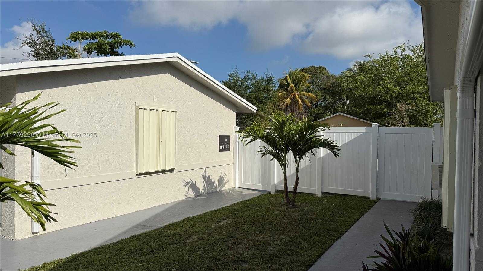Small Image of 220 NORTH WEST 12TH ST, Pompano Beach Number 9