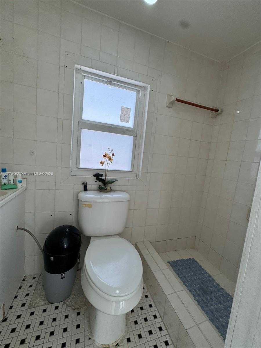 Small Image of 1664 SOUTH WEST 9TH ST, Miami Number 7