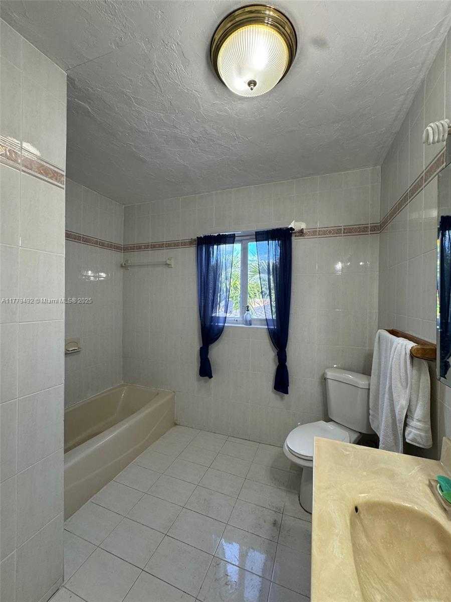 Small Image of 1664 SOUTH WEST 9TH ST, Miami Number 9