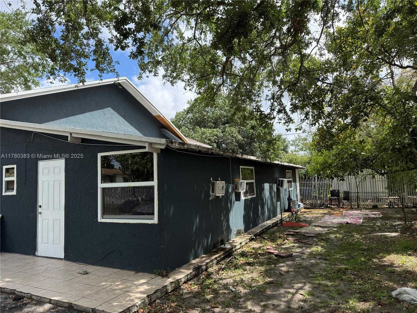 Small Image of 1186 NORTH WEST 101ST ST, Miami Number 2