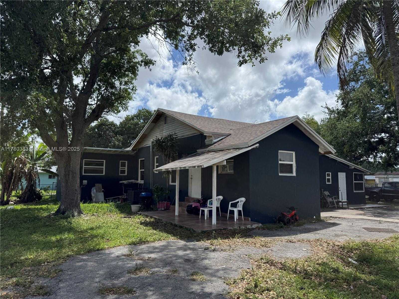 Small Image of 1186 NORTH WEST 101ST ST, Miami Number 3