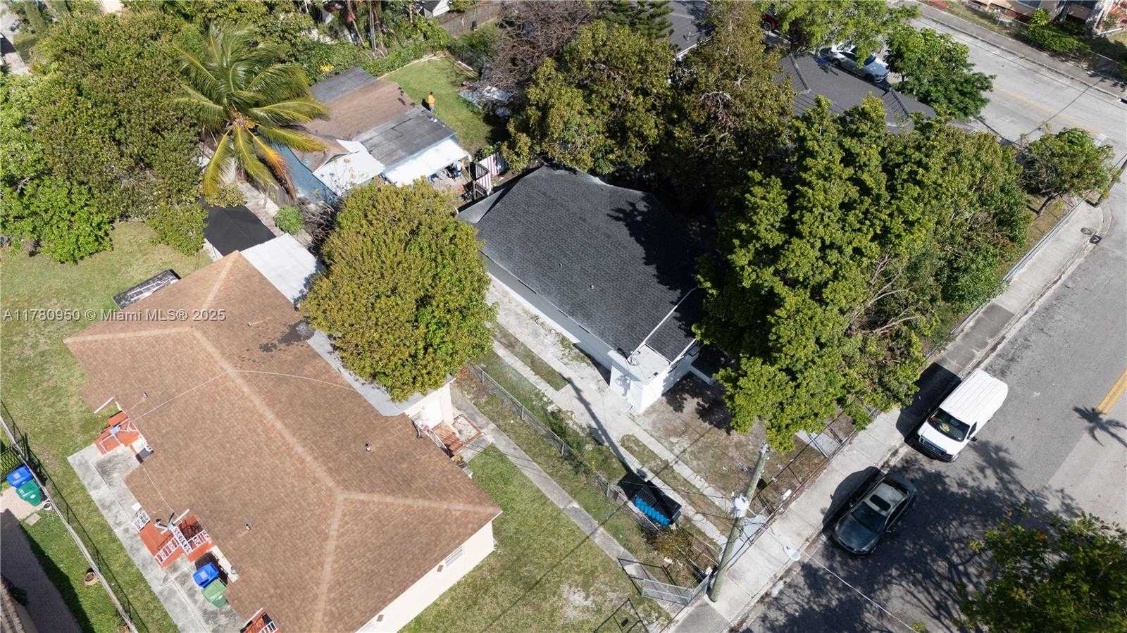 Small Image of 1114 SOUTH WEST 13TH CT, Miami Number 29