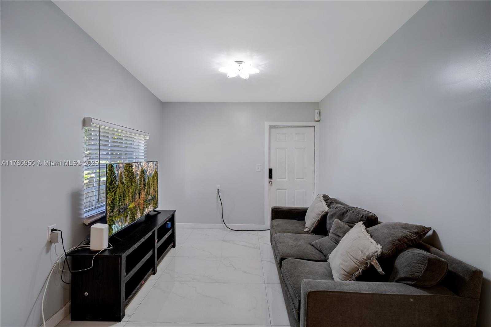 Small Image of 1114 SOUTH WEST 13TH CT, Miami Number 37
