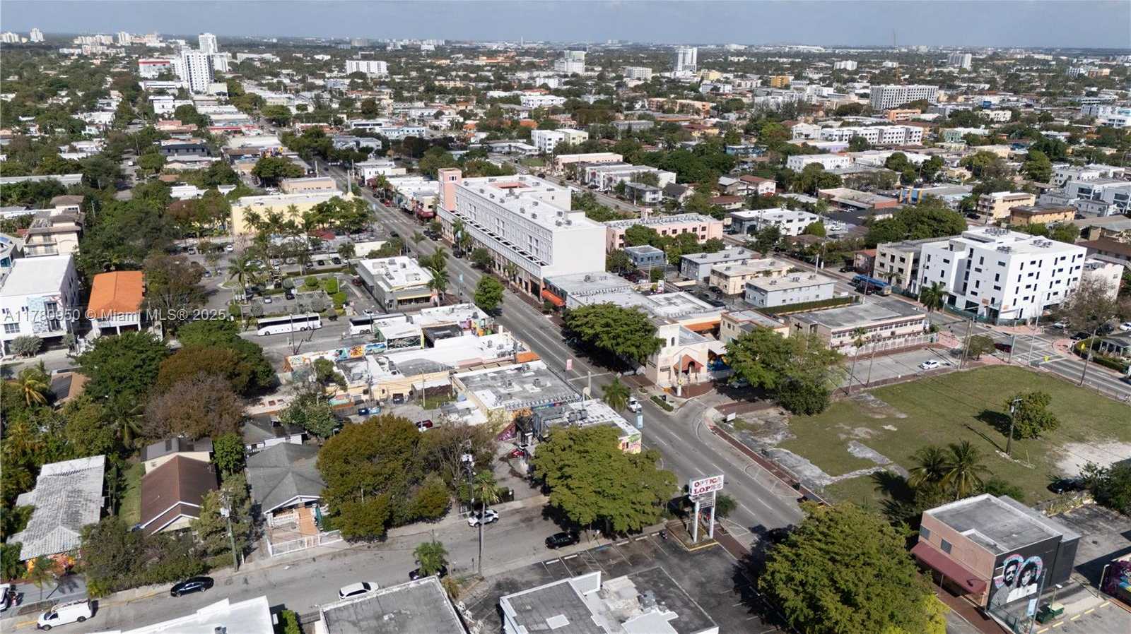 Small Image of 1114 SOUTH WEST 13TH CT, Miami Number 41