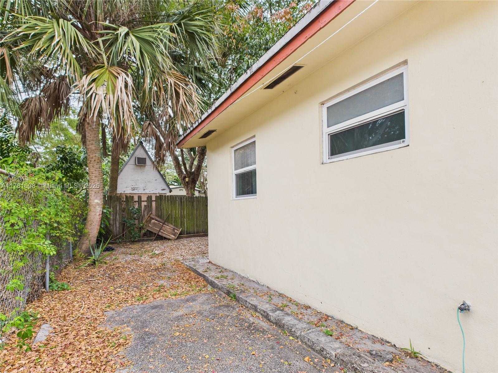 Small Image of 1901 SOUTH WEST 11TH ST, Fort Lauderdale Number 39