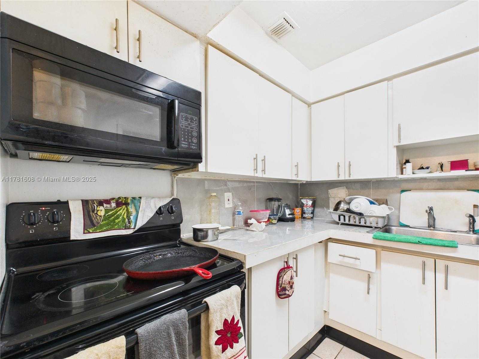 Small Image of 1901 SOUTH WEST 11TH ST, Fort Lauderdale Number 8