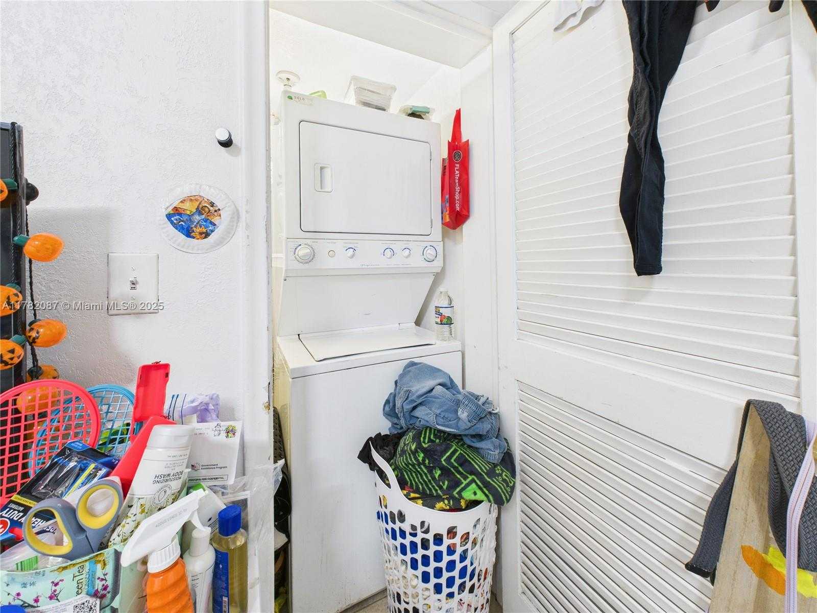 Small Image of 1713 SOUTH WEST 11TH CT, Fort Lauderdale Number 15