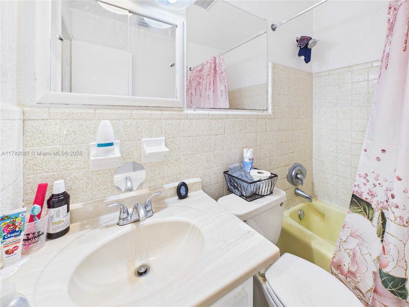 Small Image of 1713 SOUTH WEST 11TH CT, Fort Lauderdale Number 18