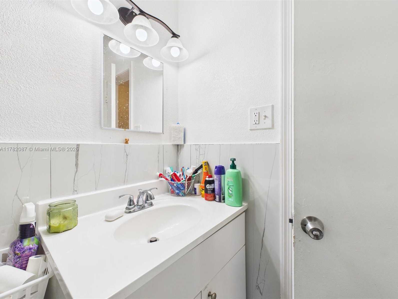 Small Image of 1713 SOUTH WEST 11TH CT, Fort Lauderdale Number 31