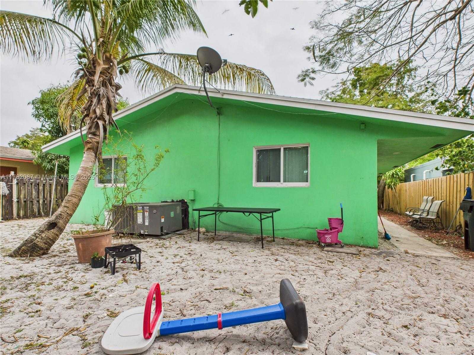 Small Image of 1713 SOUTH WEST 11TH CT, Fort Lauderdale Number 4