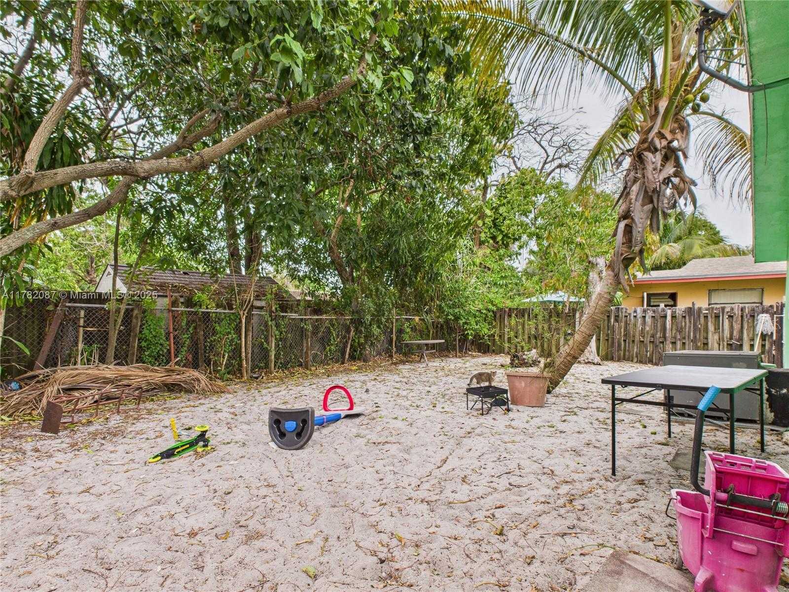 Small Image of 1713 SOUTH WEST 11TH CT, Fort Lauderdale Number 7