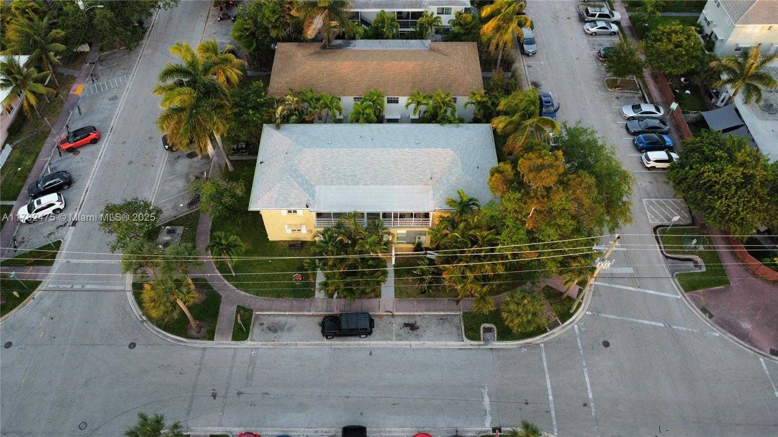 Small Image of 1797 MARSEILLE DR, Miami Beach Number 2