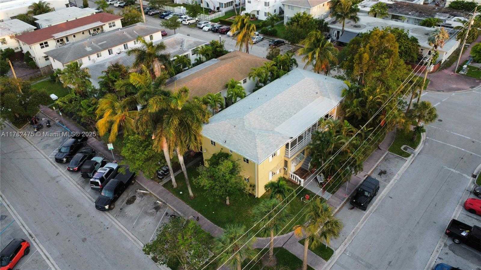 Small Image of 1797 MARSEILLE DR, Miami Beach Number 4