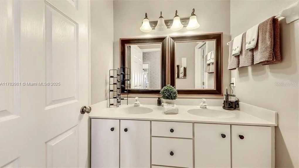 Small Image of 2424 BAY DRIVE #8, Other City - In The State Of Florida Number 14