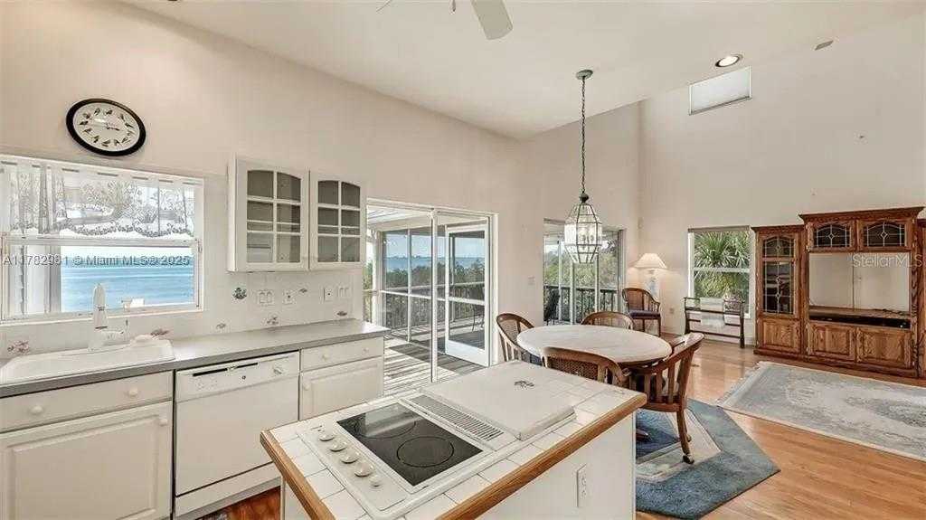 Small Image of 2424 BAY DRIVE #8, Other City - In The State Of Florida Number 19