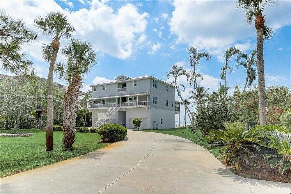 Small Image of 2424 BAY DRIVE #8, Other City - In The State Of Florida Number 2