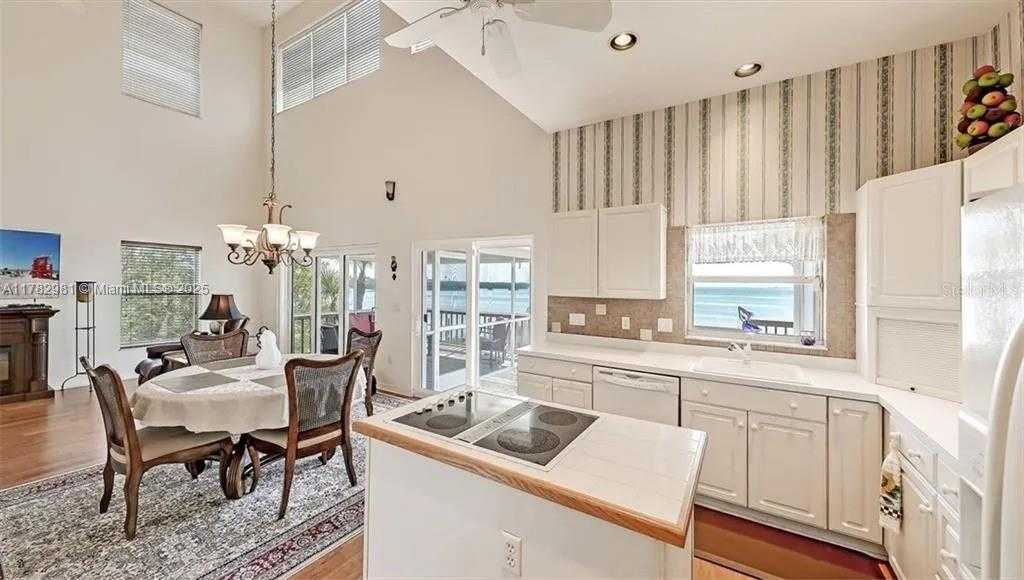 Small Image of 2424 BAY DRIVE #8, Other City - In The State Of Florida Number 21