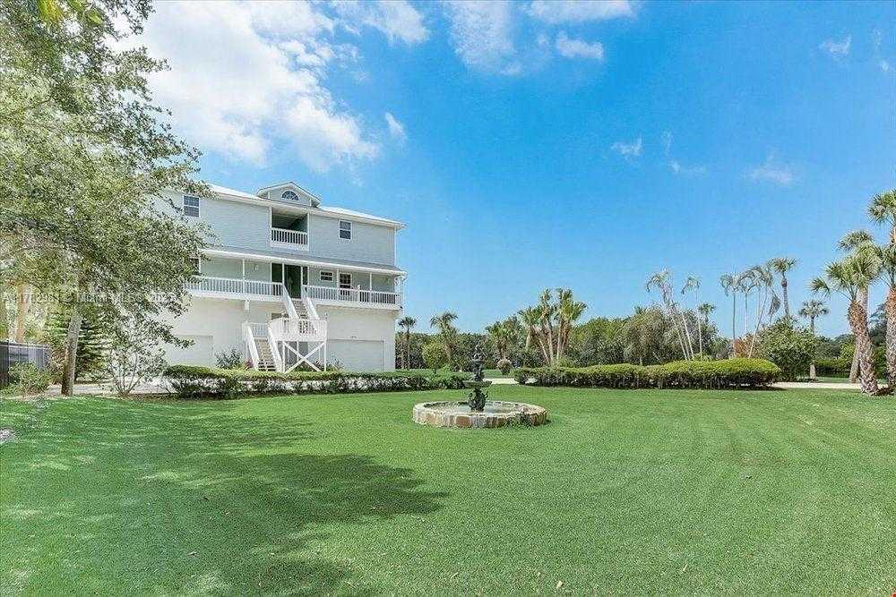 Small Image of 2424 BAY DRIVE #8, Other City - In The State Of Florida Number 30