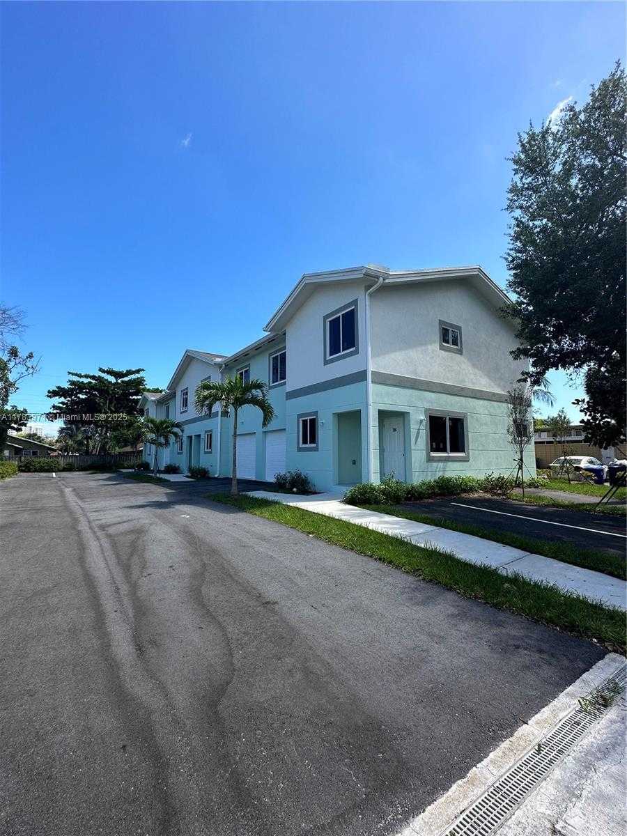 Small Image of 726 NORTH WEST 2ND AVE, Fort Lauderdale Number 3
