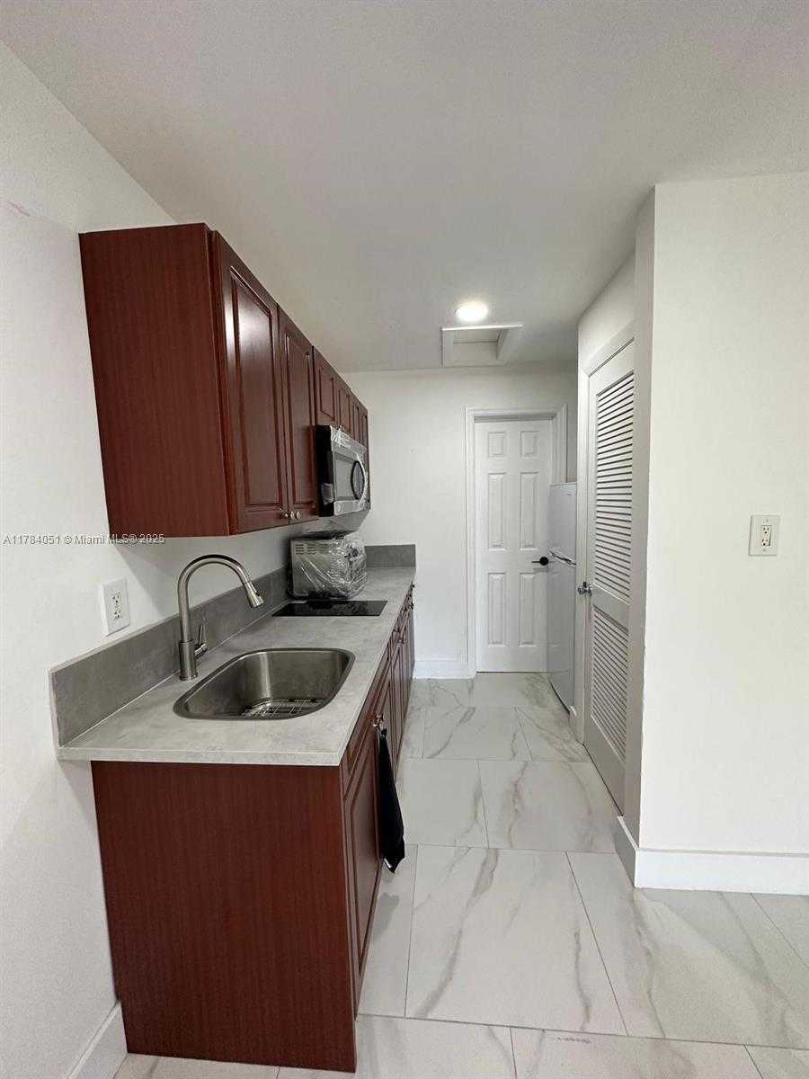 Small Image of 2320 #5, Dania Beach Number 17