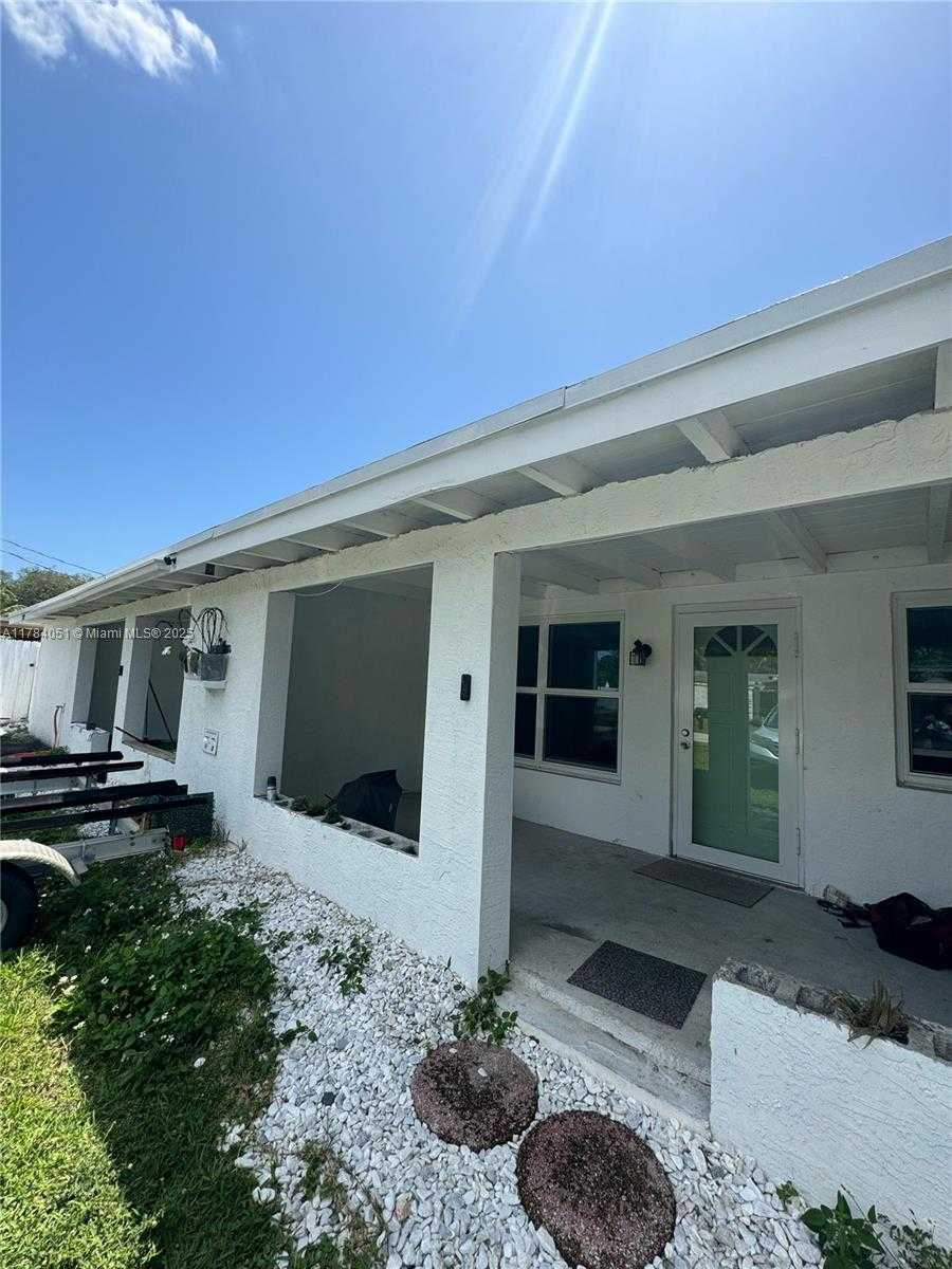 Small Image of 2320 #5, Dania Beach Number 2