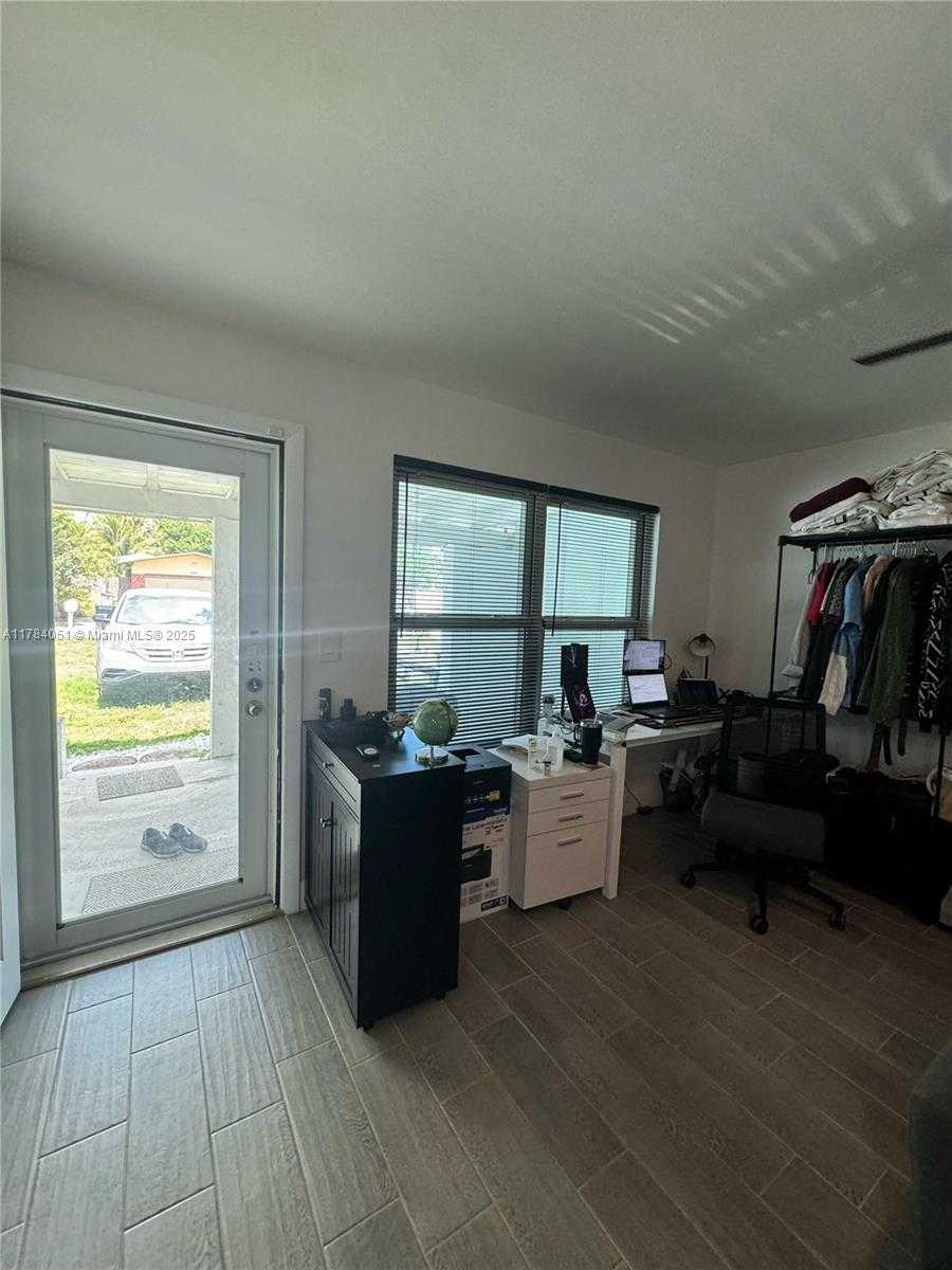 Small Image of 2320 #5, Dania Beach Number 23