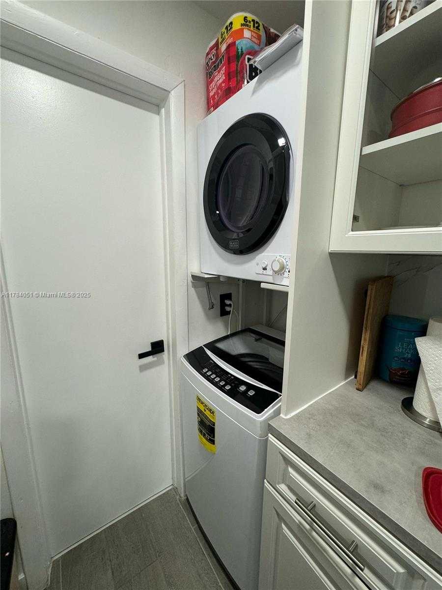 Small Image of 2320 #5, Dania Beach Number 32